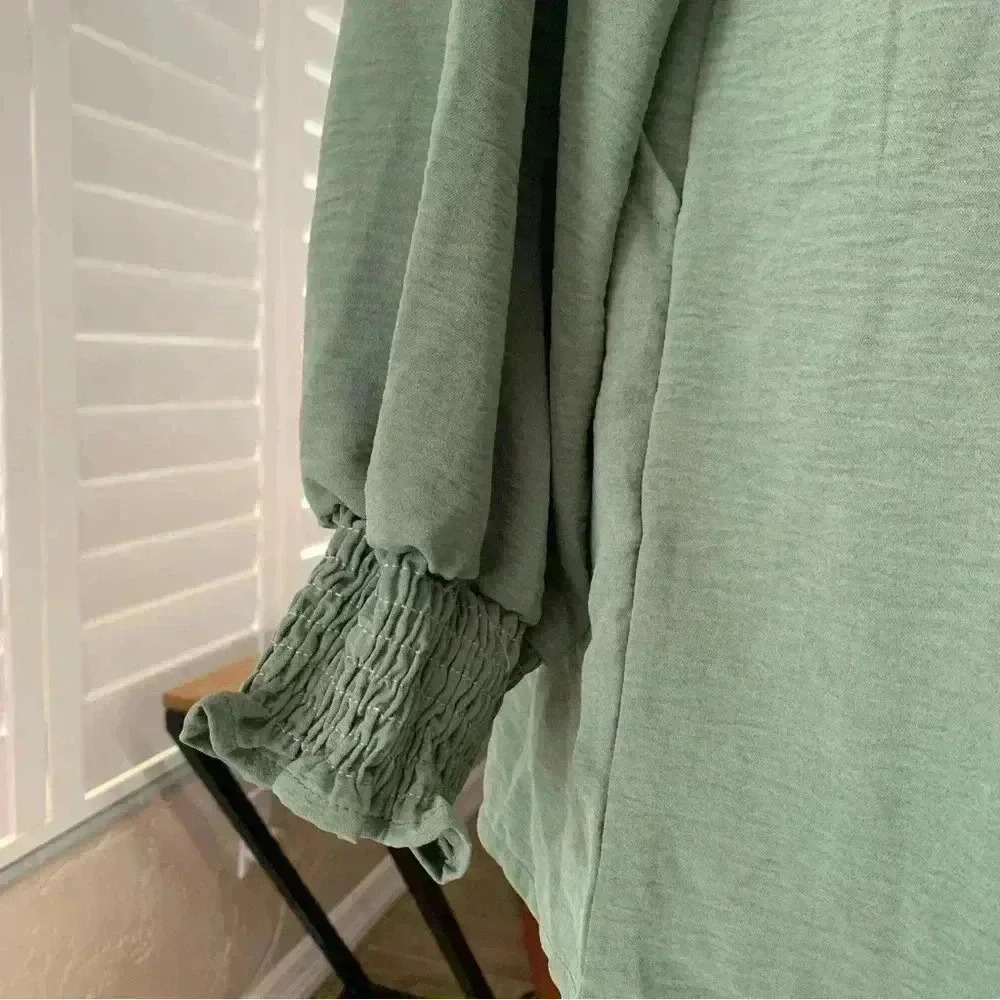 Army green jumper with tie in back - Picture 2 of 7